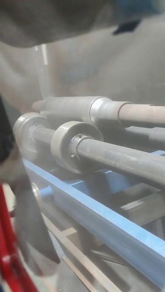 自動輥道噴砂機(jī)工作視頻